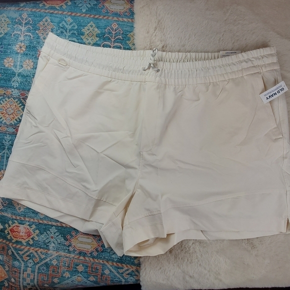 Old Navy High-Waisted StretchTech Water-Repellent Shorts Creme De La Creme BNWT - Picture 5 of 11